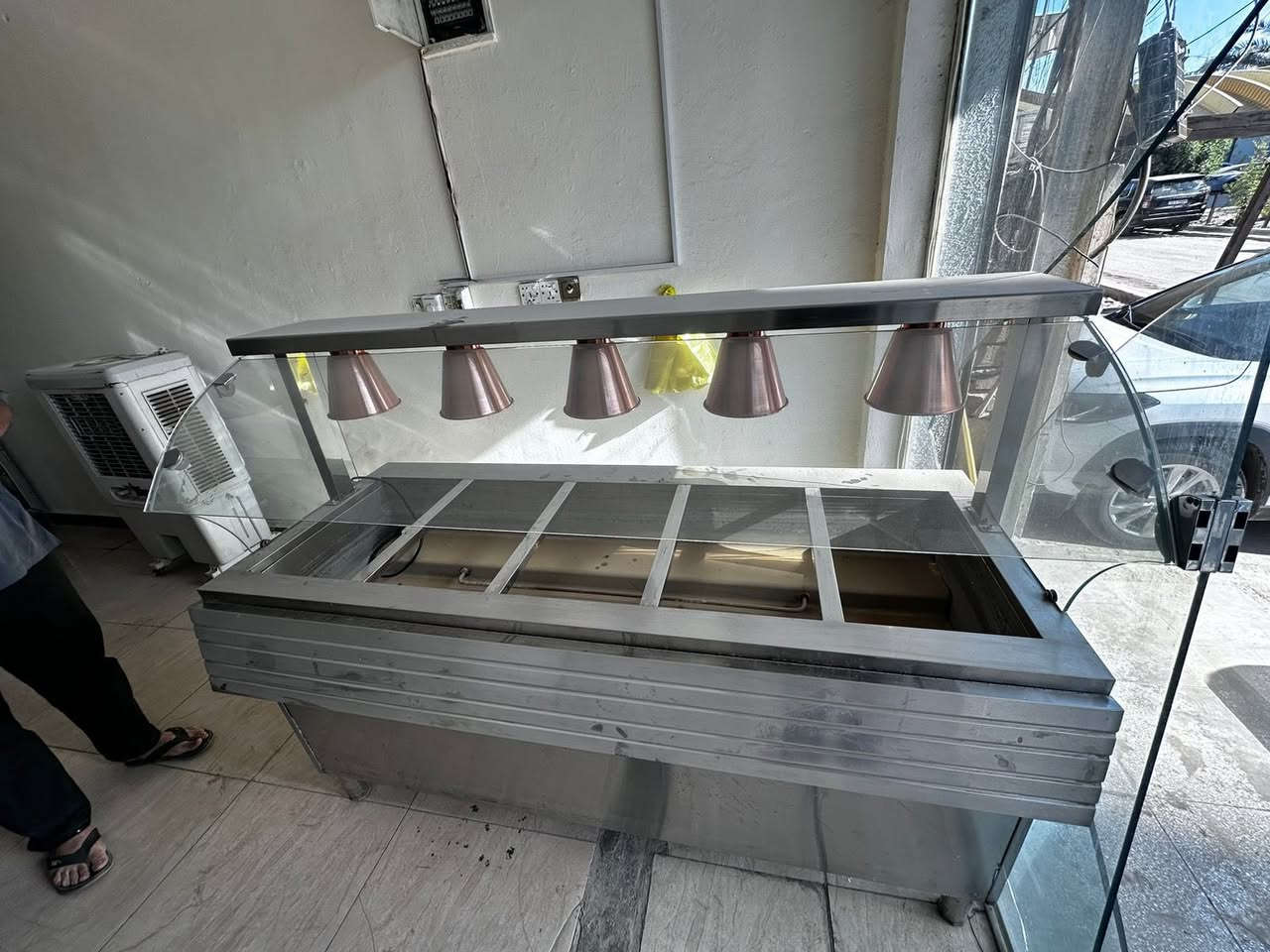 حماية طعام كهربائيه استيراد وليس تصنيع عراقي استعمال شهر واحد خمس بلانكات تمن ومرق بلانكاتها غير مستعمله معه كل بلانك ضوء يوڤي حراري طول الحماية 180سم والارتفاع 86سم جام 10 ملم العرض 93سم معه رف متحرك حراري مسكرت تحتوي على حوض لتسخين الماء الحماية جديده كلش ونظيفه جداً
 السعر 600 الف


**إذا كنت صاحب هذا الإعلان وتريد حذفه لأي سبب، رجاءا أرسل رسالة إلى الدعم الفني**