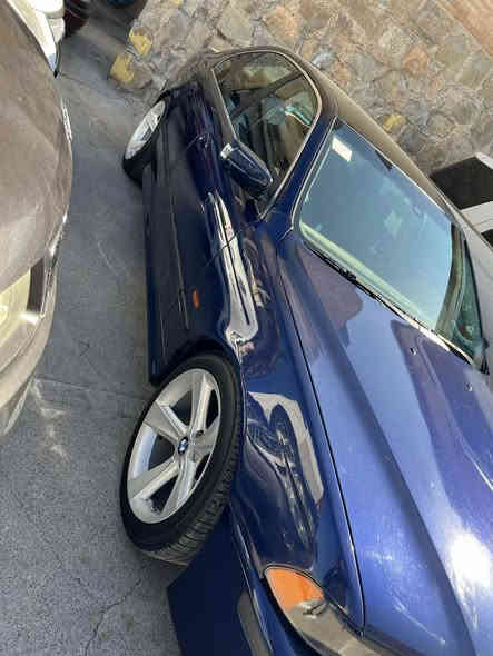 Bmw
مۆدیل 2000
مەکینە 520
گێڕ تۆماتیک
چوار تایەو ویلی لۆکی لەسەرە
دەعمو لیدراوی نیە 
تەبرید ساردوگەرم ئیشەکا
سەیارەکە دۆسەوپەنجا مەسروفی نیە
مەنە فیستی لەگەلە
سعر 35$ قوفلیەتی
***********
