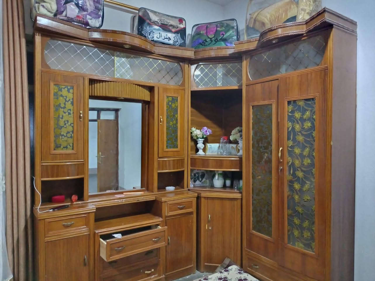 غرفه مستخدمه للبيع فول نضيف السعر مليون و250 الاستفسار عل رقم 📱 ***********
