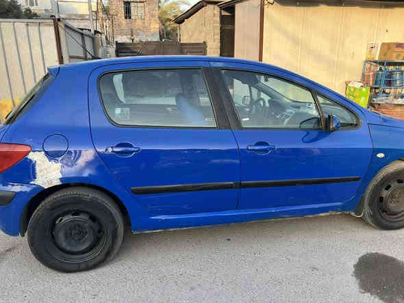 سلام عليكم بيجو 2005 ارقام جديدة سنوية جديدة بيهة جراد.  مكينة جديدة بيهة طخة بلجاملغ الخلفي مسمكرة باقي صبغ على كدهة العنوان بغداد العامرية السعر ٤٥. ***********
