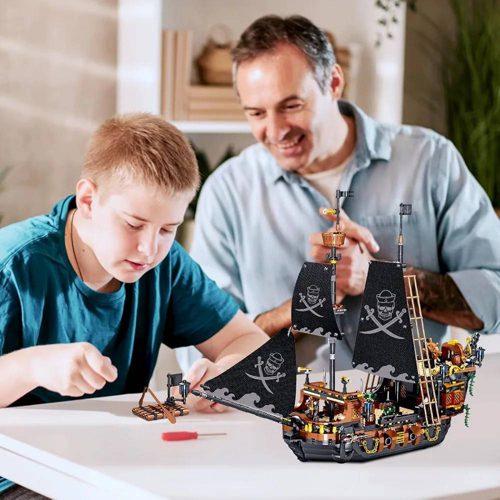 مجموعة مكعبات بناء سفينة القراصنة من العلامة التجارية Zhe Gao (موديل A716)..
عدد القطع: تتكون المجموعة من 1328 قطعة. 

المميزات: تحتوي على تفاصيل دقيقة مثل أشرعة قماشية، أبواب مقصورة قابلة للفتح، ودفة تدور 360 درجة. 

الاستخدام: تعتبر لعبة تركيب ونموذج للعرض


**إذا كنت صاحب هذا الإعلان وتريد حذفه لأي سبب، رجاءا أرسل رسالة إلى الدعم الفني**