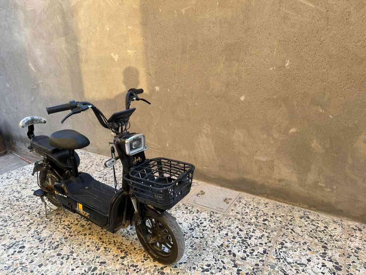 السلام عليكم دراجه شحن موديل 25جديده الدراجه استخدام 40يوم للتواصل ***********
سعر 350 وبي مجال
المكان الكوت
