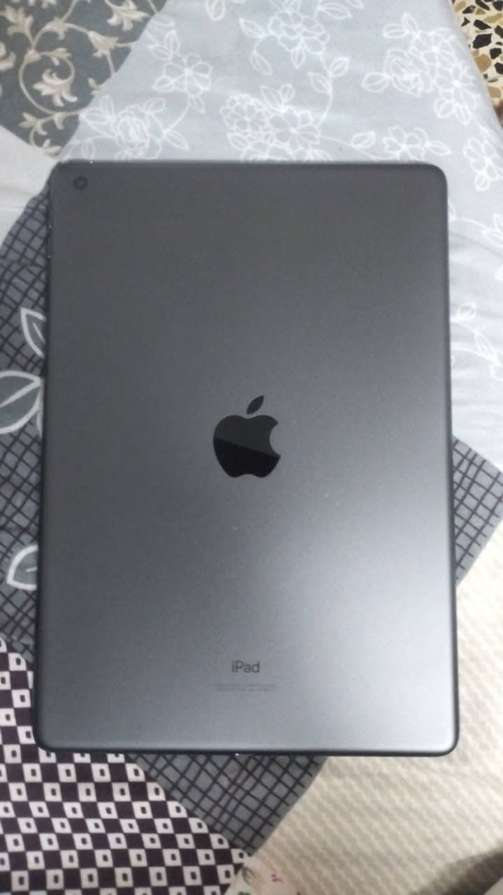 السلام عليكم
ايباد 9
نضيف كلش مداخل تصليح مكفول 
بطاريه 95
ذاكرة 256
بوبجي 60فريم 
يحتوي ايباد شاحنه اصلي حافضه كارتونه
ايباد اصلي زلق مابي ايباد
مكاني كوت حي الحكيم 
سعر ايباد 350بي مجال 
*********** انتصل أو راسالني
