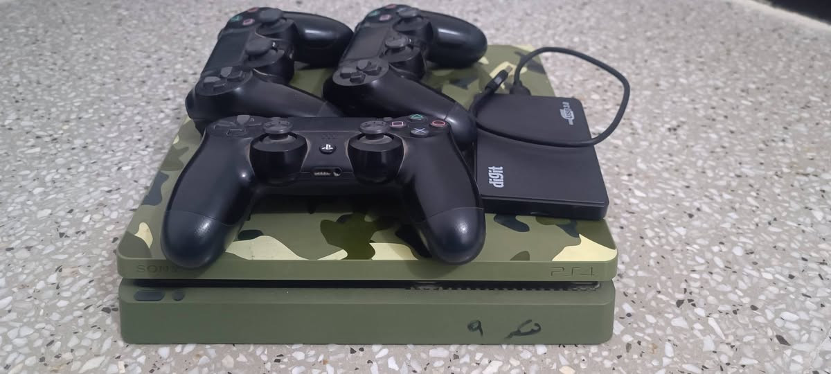 بلي فور سلم هكر نظام 9 ذاكره 500 وياا هارد خارجي موسع واحد تيرا ويا 3 يدات اصلي شرط ع فحص راح يجنك بلاش ويي البلي  بي 14 لعبه جهاز كلش نظيف سعره 350 وبي مجال حك الجيه رقم تليفوني ***********
