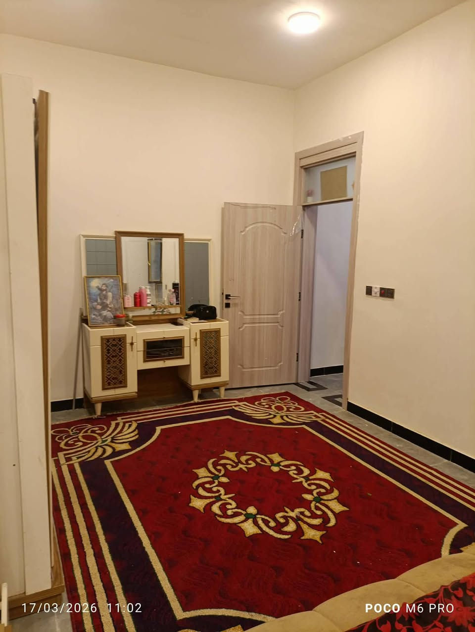 سلام عليكم بيت بحي الامين طريق السنيه يبعد عن شارع العام 100 متر مساحه الدار 100 بناء طابوك بناء 2026 بيت جهاز من كلشي للاستفسار ***********

