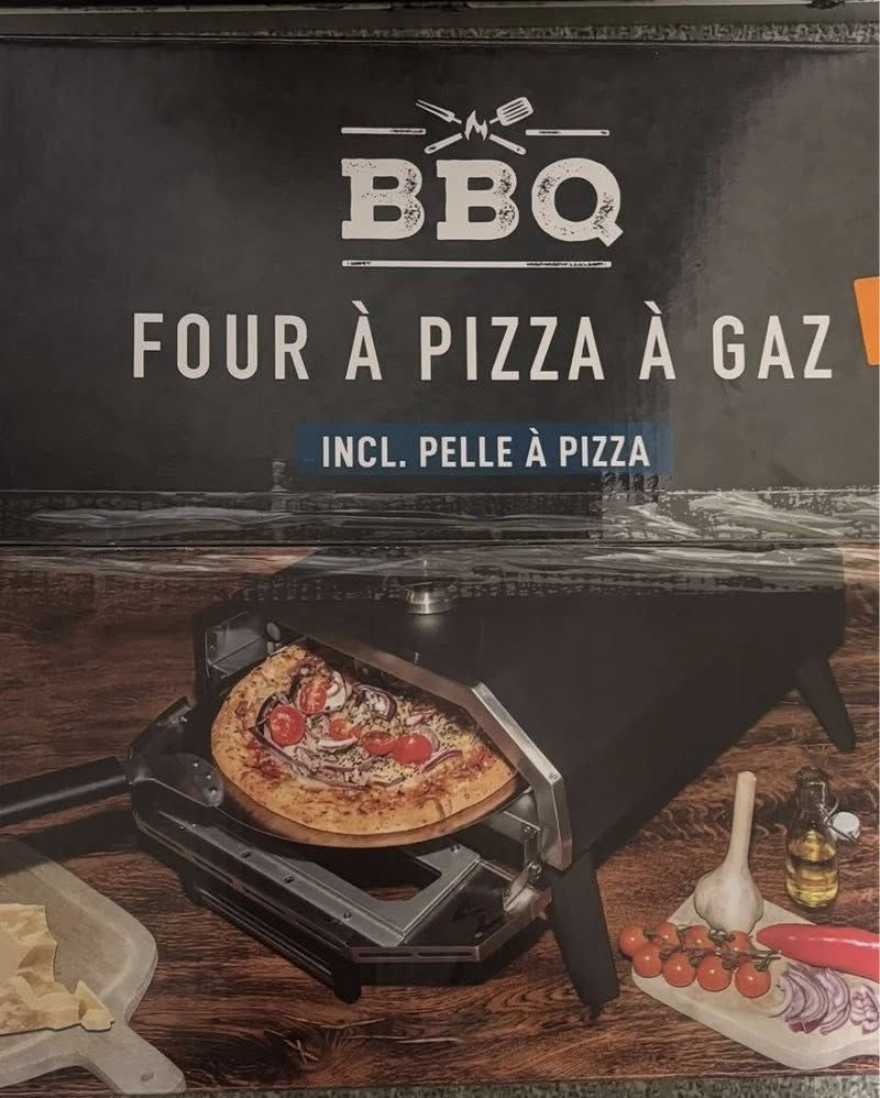 فرن بيتزا يعمل بالغاز (BBQ Gas-Pizzaofen). 
يأتي الفرن مع حجر بيتزا مصنوع من الكورديريت بمقاس 30.5 × 30.5 سم.
يتضمن المنتج مجرفة بيتزا لسهولة التعامل مع الطعام.
صُمم الفرن ليكون محمولاً، مما يجعله مناسباً للاستخدام الخارجي وحفلات الشواء.
يمكن أن تصل درجات الحرارة فيه إلى مستويات عالية لطهي البيتزا بسرعة.
متوفر بسعر 70 الف مع التوصيل جديد غير مستعمل


**إذا كنت صاحب هذا الإعلان وتريد حذفه لأي سبب، رجاءا أرسل رسالة إلى الدعم الفني**