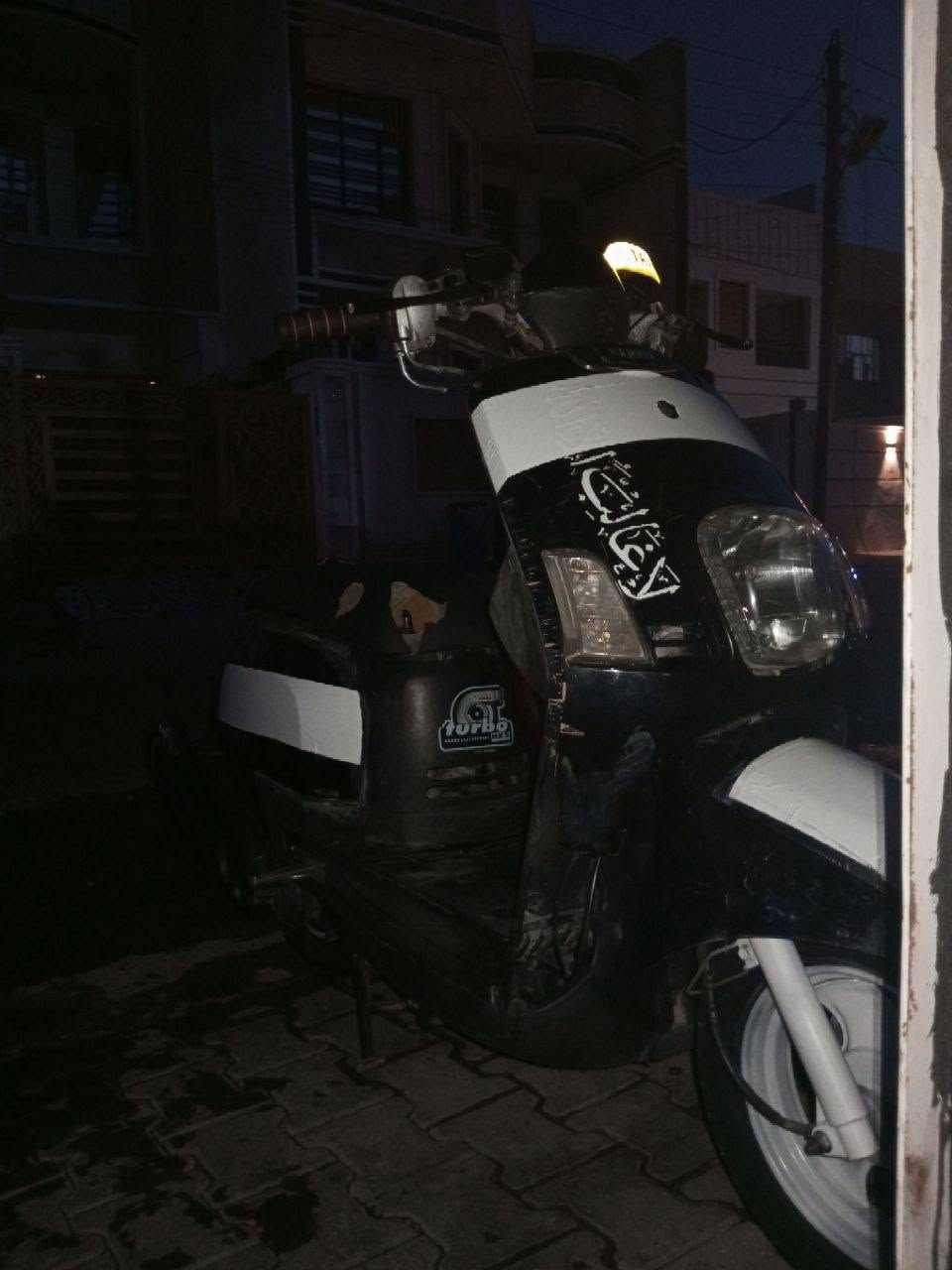 السلام عليكم دراجه بوليسي نوزل للبيع الدراجه حلوة ونضيفه وناعمه محرك يخبل لا تنقيص ولاتبخير ولا دخانه شلعه معدل يخبل بيهة صالنصه FM وبيهة صالنصه بلادي سلف بكل وكت لايت زنون بيهة فقط البجم بي كسر من جوه قفل اكسل قفل جنطه قفل ستيرن وبيهة المجمع مال اشاير وهورن تعبان يرادله تبديل فقط كفرات بلادي ومحرك وكفرات ختم واحد دبلات تخبل السعر 575 وبيعة مجال قليل حيل ألمكان بغداد الدورة المهدية الثانية للاستفسار *********** وتساب فقط
