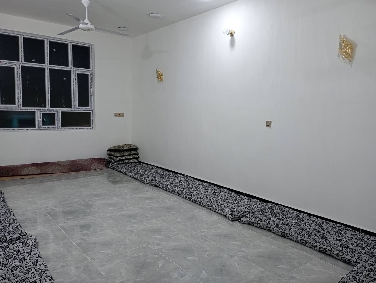 السلام عليكم دار للبيع المساحه 277 الموقع قاع حجي حسام الزكندري//***********
