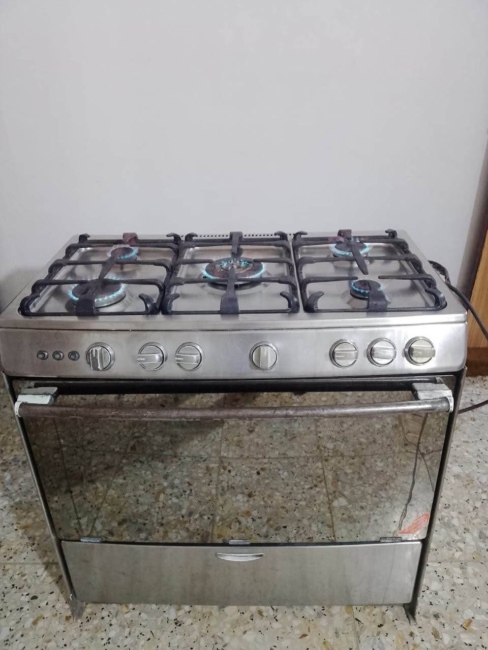 طباخ نضيف شغال كله على الفحص وناره تخبل سعره 150 وبيه مجال المكان نهايه الشعله منطقه الدهله *********** بغداد, العراق

