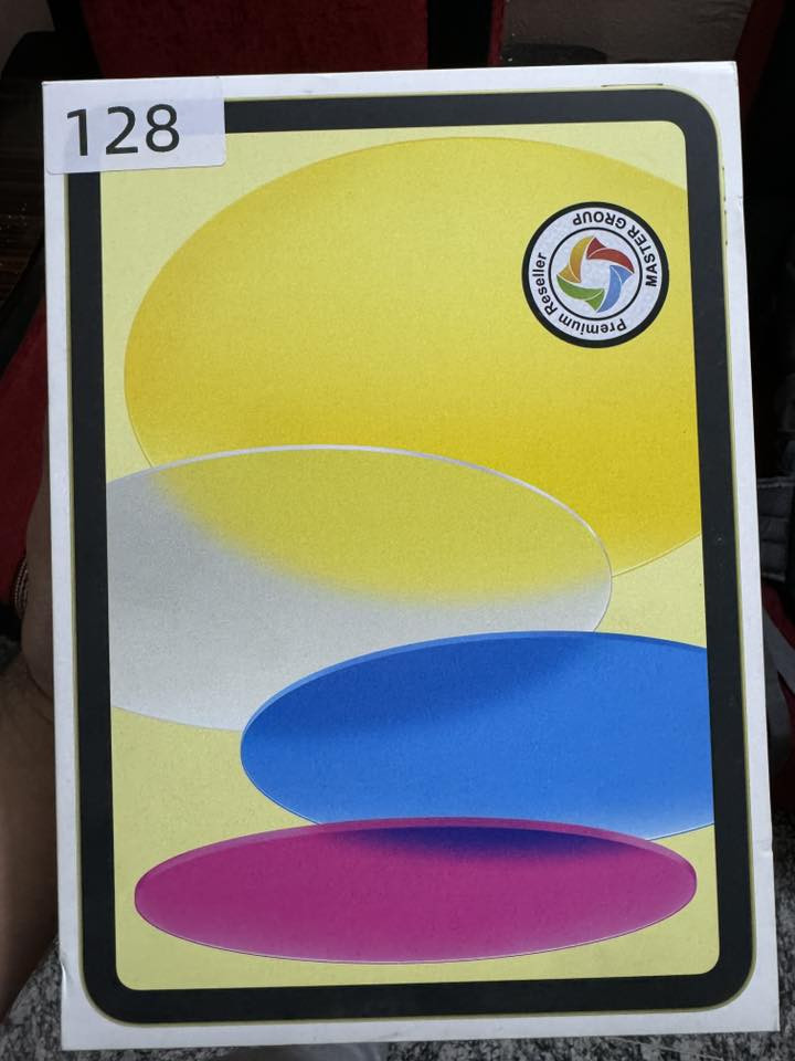 ايباد a16 ماستر بعده بضمان
نظافة 100% شخط مابيه
ذاكرة 128
بطارية 97 
عدد دورات شحن 110
رياه قلم ماستر
و كفر شفاف اصلي 

سعر مطلوب 435 
بغداد كريعات :***********
