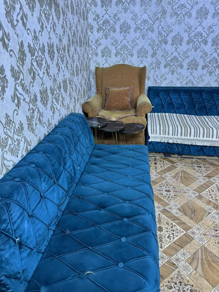 قنفات للبيع وبيع مستعجل 

قيم واخذ الي يرضي بيه الله 

العنوان بصره تميميه قرب جامع حجي عباس 

***********
