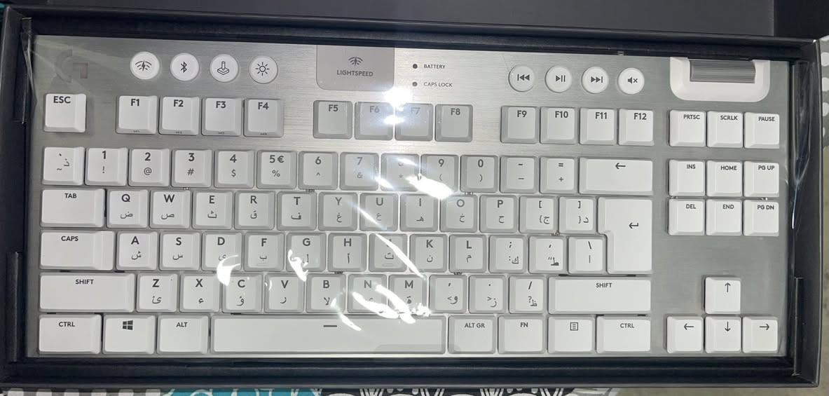 عيدكم مبارك حبايب ينعاد عليكم بالصحة و السلامة ان شاء الله
للبيع كيبورد logitech g915 tkl white 

اخو الجديد استخدام كم شهر 

بالنايلون مالته نظافة ١٠٠/١٠٠ 

سعر الجديد بالنبع ٢٦٠ 

حط سعرك و اني اطبلك


**إذا كنت صاحب هذا الإعلان وتريد حذفه لأي سبب، رجاءا أرسل رسالة إلى الدعم الفني**