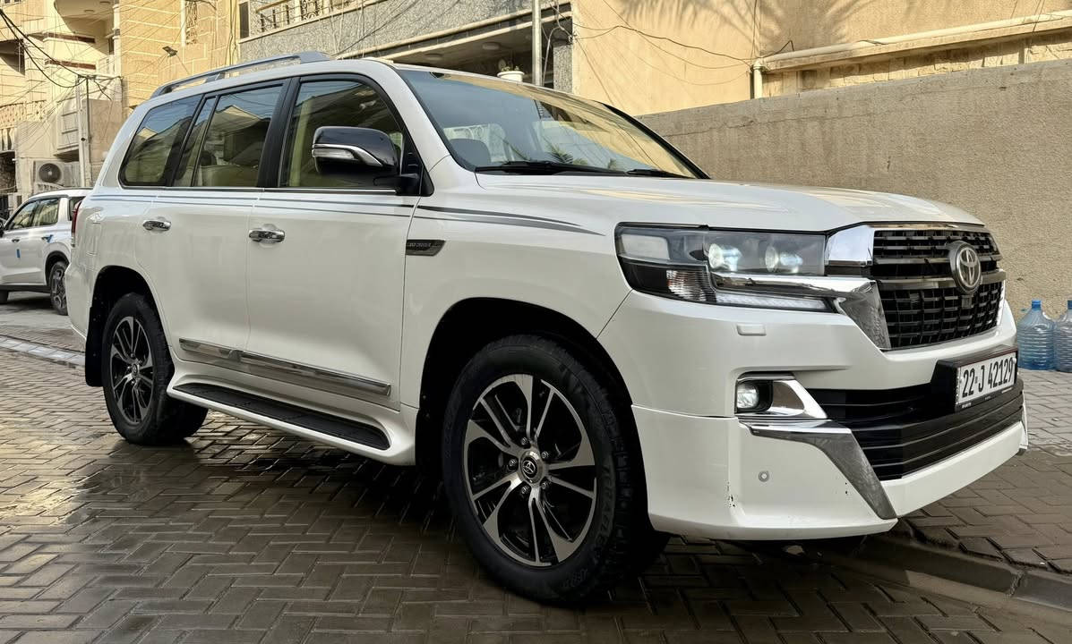 السلام عليكم لاندكروز 2016محرك 8 سلندر 4600 المرغوب مكفولة من الحادث وصبغ وضربة بيها مكانين بارد رصعة بسيط جداً سيارة نضيفة رقم اربيل مكانها بغداد رقمي ***********
