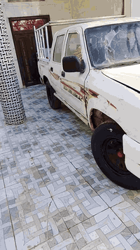 سلام عليكم للبيع بيكم دير محرك جديد رقم اصفر بغداد الكير بي الواحد مرات يفلت الجامه الكدام مكسره الباب الصايق ماينطبك السن مكسور يريد تبديل الشاصي مكفول تيارت جدد دوشمه جديدة  
بابل حله قضاء الكفل 
خلي سعر واذا عجبني ارد عليك ملاحظة السيارة مصفره من الغرامان
