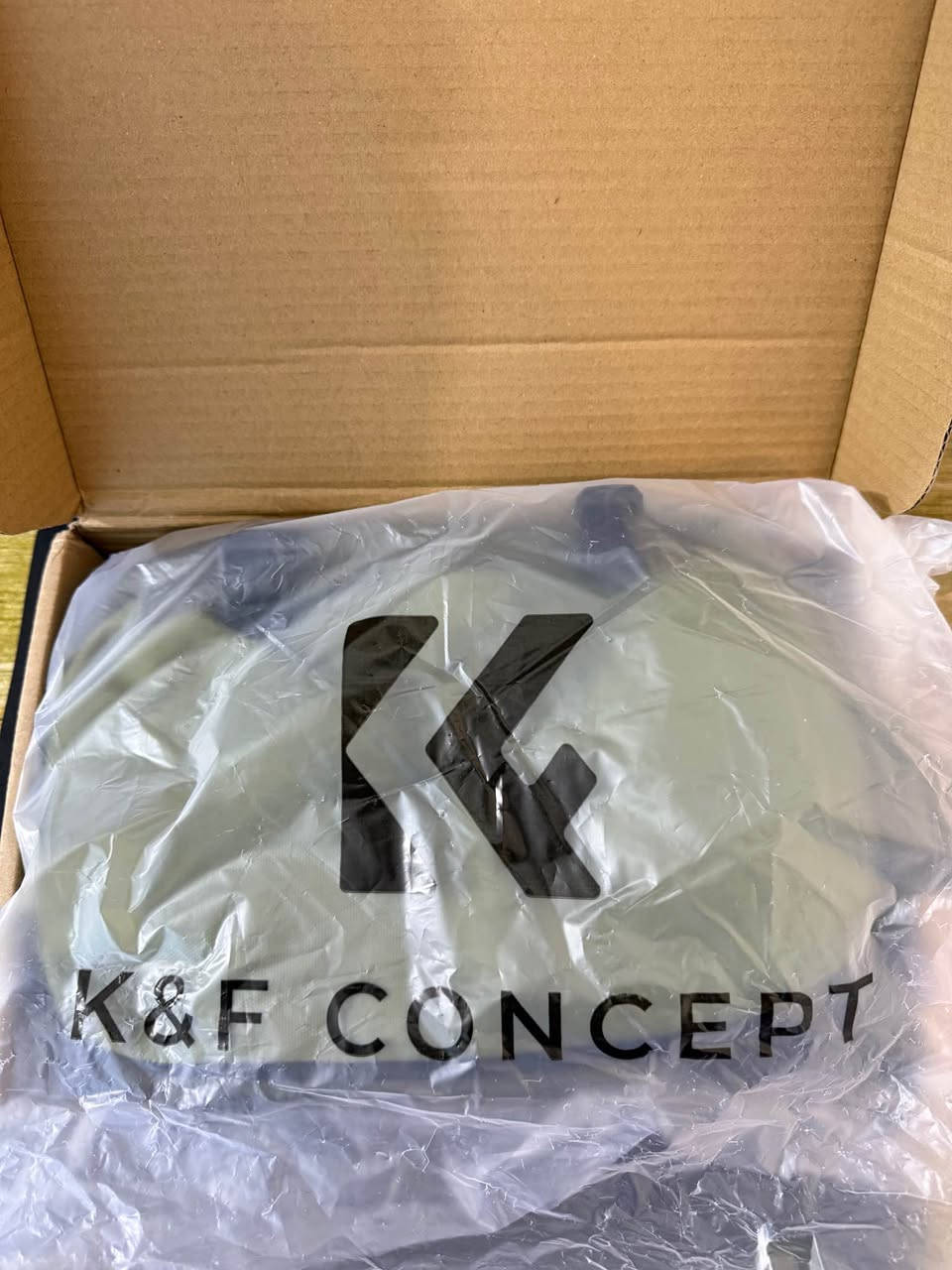 جنطة ماركة K&F Sling Bag قطعة جديدة وأصلية

مخصصة للمصورين للمعدات التصوير

اللون زيتوني لونها بالحقيقة أحلى من الصور

مصنوعة من نسيج نايلون 900D مقاوم للماء والخدش، مع حشوة داخلية من قطن EPE عالي الكثافة لحماية المعدات من الصدمات

يمكن ارتداؤها بعدة طرق: كحقيبة كتف، أو عبر الجسم أو كحقيبة خصر، أو حقيبة يد

السعر 30 الف مع التوصيل كل العراق 🚚

للحجز والاستفسار مراسلة الصفحة 

رابط واتساب مباشر الي يريد يراسلني 👇

https://wa.me/message/ANGQMMLUZKO4C1 بغداد, العراق


**إذا كنت صاحب هذا الإعلان وتريد حذفه لأي سبب، رجاءا أرسل رسالة إلى الدعم الفني**