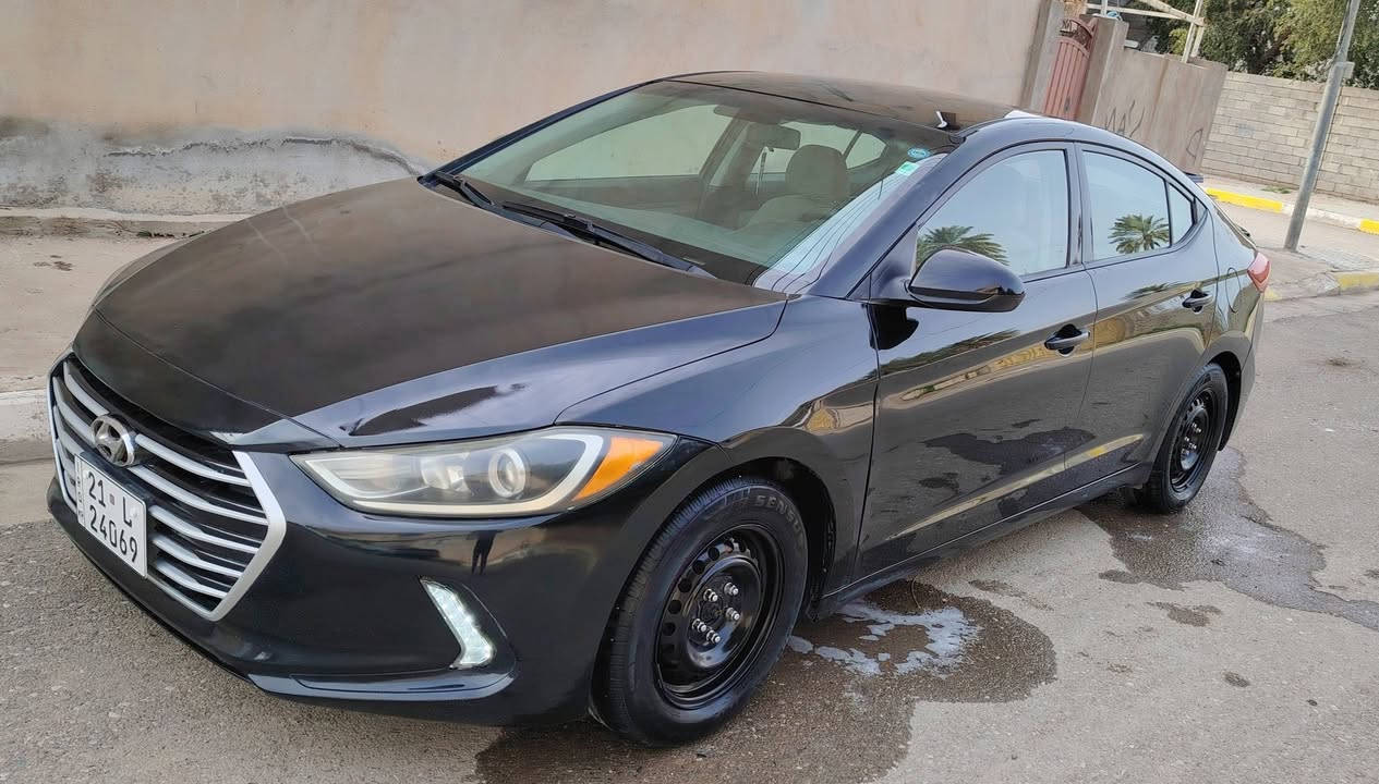 هونداي النترا موديل2018 رقم سليمانيه.
السنويه جديده بسمي ورقم جديد وهزه جديده. 
محرك 2000.
مواصفات تحكمات ستيرن 
شاشه ايباد وكاميرا
السياره بيه بونيد وجاملغ بدون دواخل سونار موجود الي يحب يراسلني واني حاظر ماسنجر وتساب موجود
***********
السعر113 وبي مجال مكان السياره ديالى خانقين
