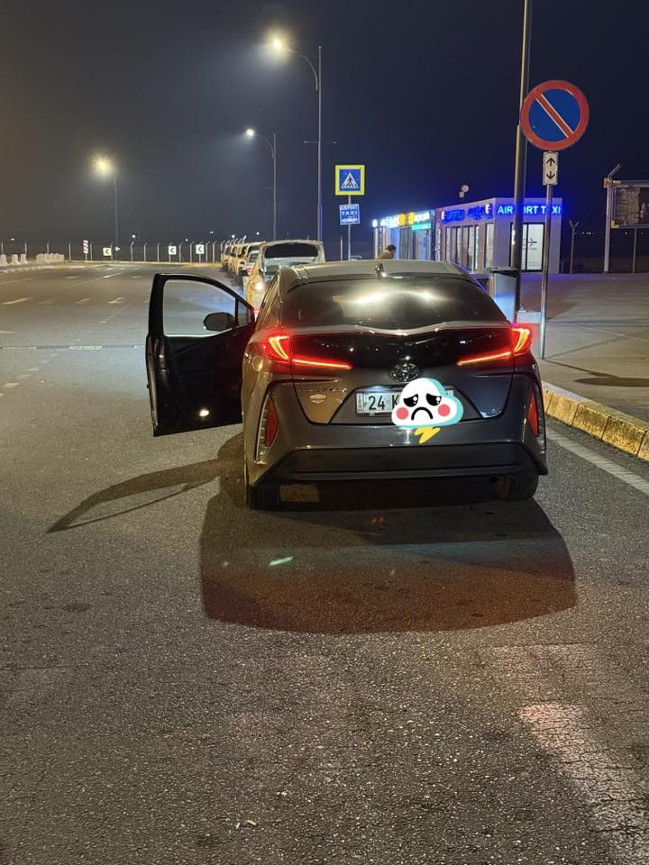 تيوتا بريوس برايم بلك ان هايبرد  يعني ثلالث انضمة تمشي بس كهرباء. وتمشي بس بانزين. وتمشي كهرب وبانزين حسب اختيارك انت  والي يعرفها للسيارة يعرف شنو دا اقصد  الشاحن الاصلي مالها وياها يعني مو تجاري اصلي  2021 السيارة بدون اي ايرباك او اي تبديل رقم شمالي جاهز ثاني يوم تحويل ماشية  55 الف   السيارة جميع قطعها اصلية بلادي   سعرها155  

للستفسار ***********. بي وتساب 

***********
