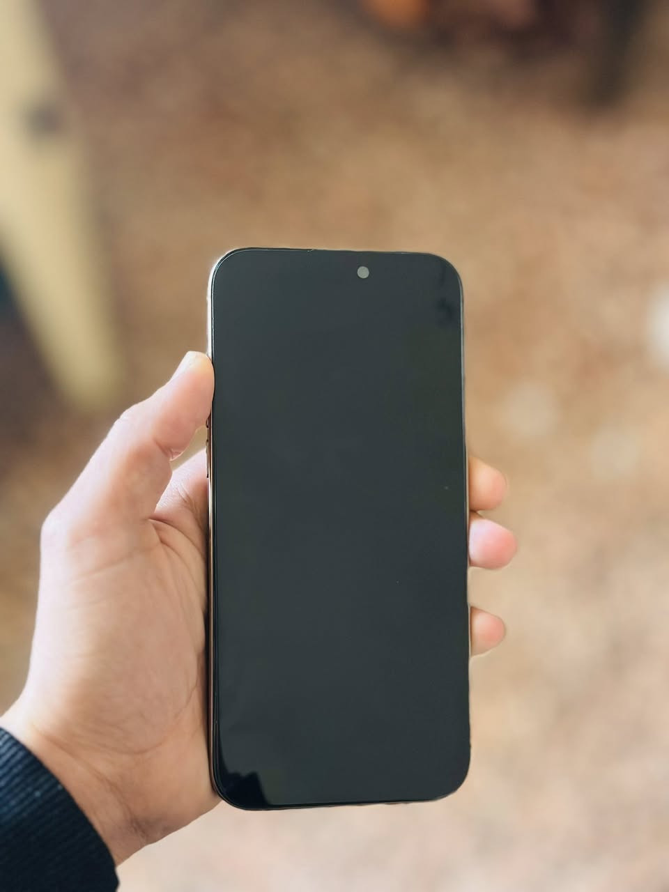 السلام عليكم . ايفون 16 برو ماكس ذ 256 بطاريه 91 الجهاز جديد مابي شي بس هذا الشخط الي بلشاصي مبين بلصوره خفيف كلش مجرد شخط بسيط الجهاز جديد مكفول من الفتح ومن اي شي نضيف كلش الاستفسار الاتصال ***********
