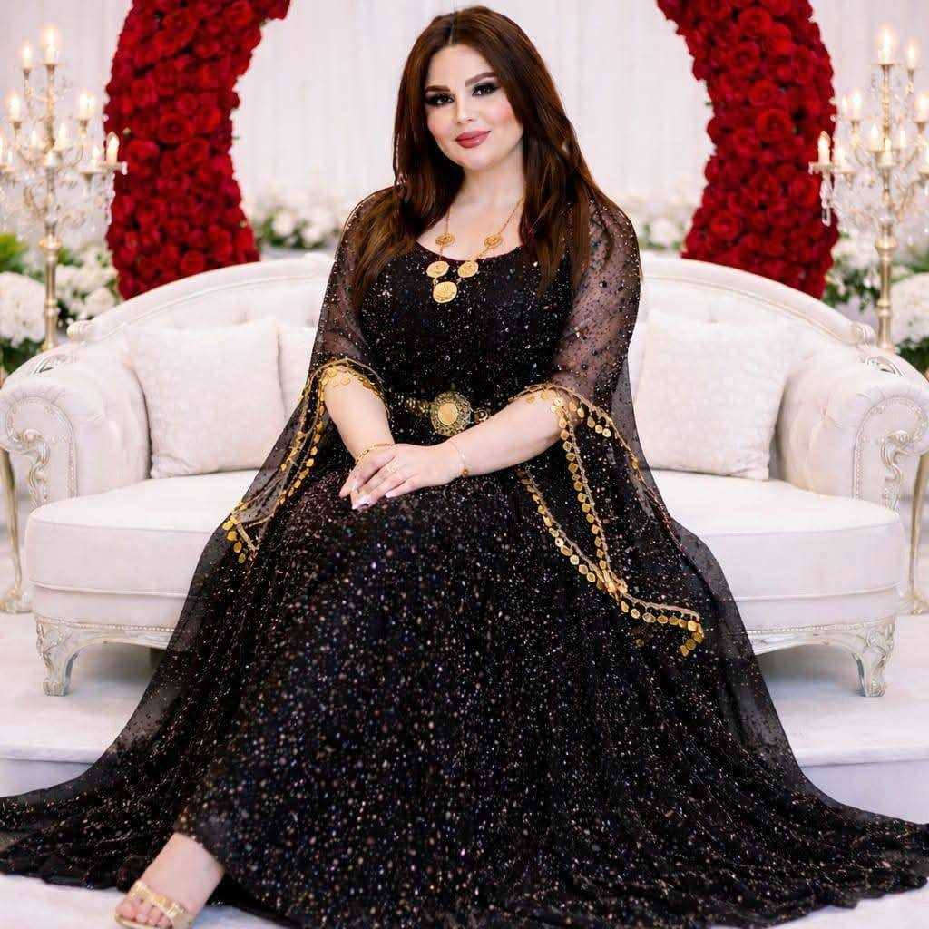 "استوحي فخامتك من نجوم الليل الساحر. فستان سهرة بلون أزرق ملكي يجمع بين سحر التألق وكلاسيكية التصميم، لإطلالة لا تنسى في أسعد لحظاتك.
تميزي برقي يستحقه حضورك."
**الوسوم:**

#أناقة #فستان_سهرة #جمال #موضة #مناسبات


**إذا كنت صاحب هذا الإعلان وتريد حذفه لأي سبب، رجاءا أرسل رسالة إلى الدعم الفني**