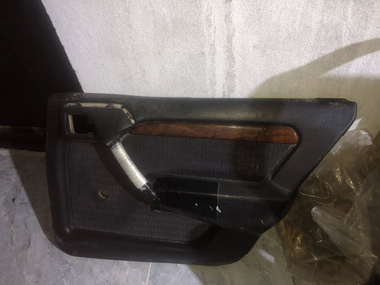 للبيع طقم ناقص جهة السايق سعر100 الف مع طخم ويا كب الماني 200 الف موبايل***********
