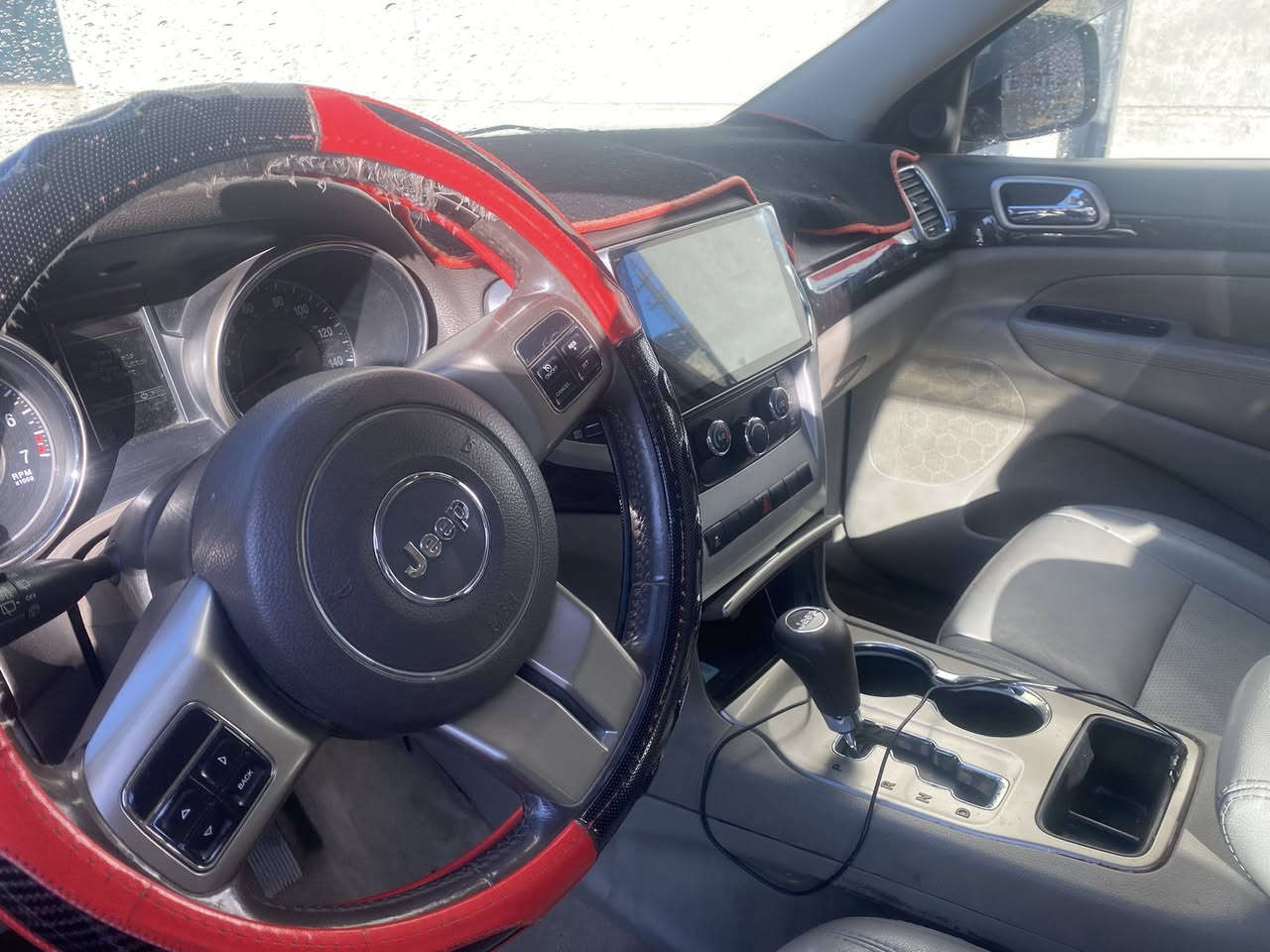 جيب 2011 للبيع او المراوس نص فول كشنات جلد بصمة تشغيل وابواب كير مكينة صدر تبريد كله جديد السعر 135  للاستفسار هاتف *********** مكان السيارة بغداد
