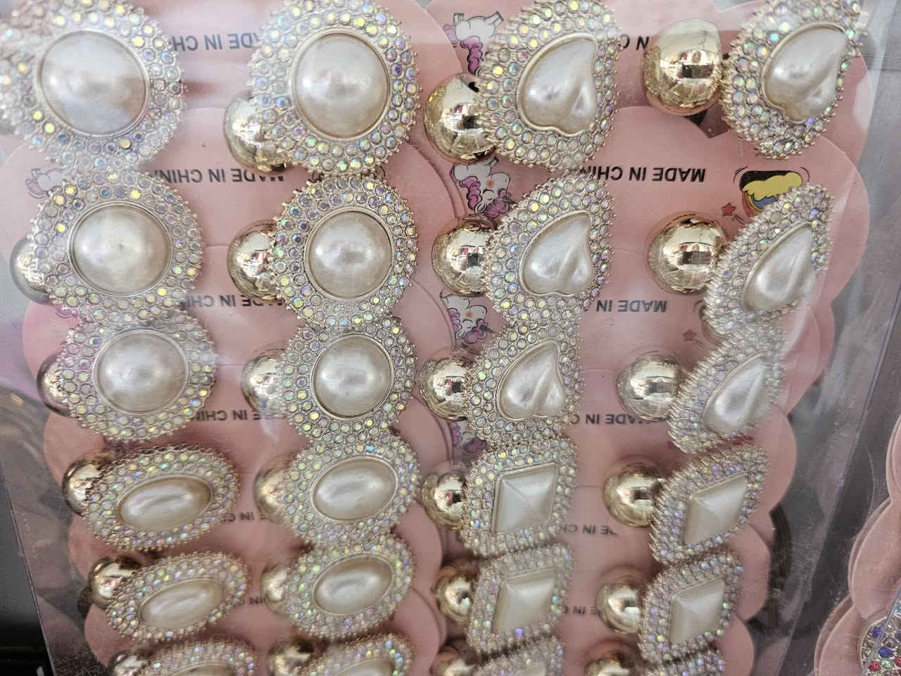 كوزمتك هدى بيوتي
***********
