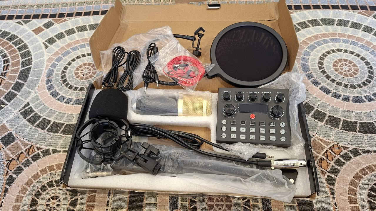 سلام عليكم 
مكسر صوت كامل مع ملحقات جديد ٤٠ الف
مايك JBL اصلي ما مستخدم ٤٥ الف
توصيل كافة محافظات للاتصال ***********
