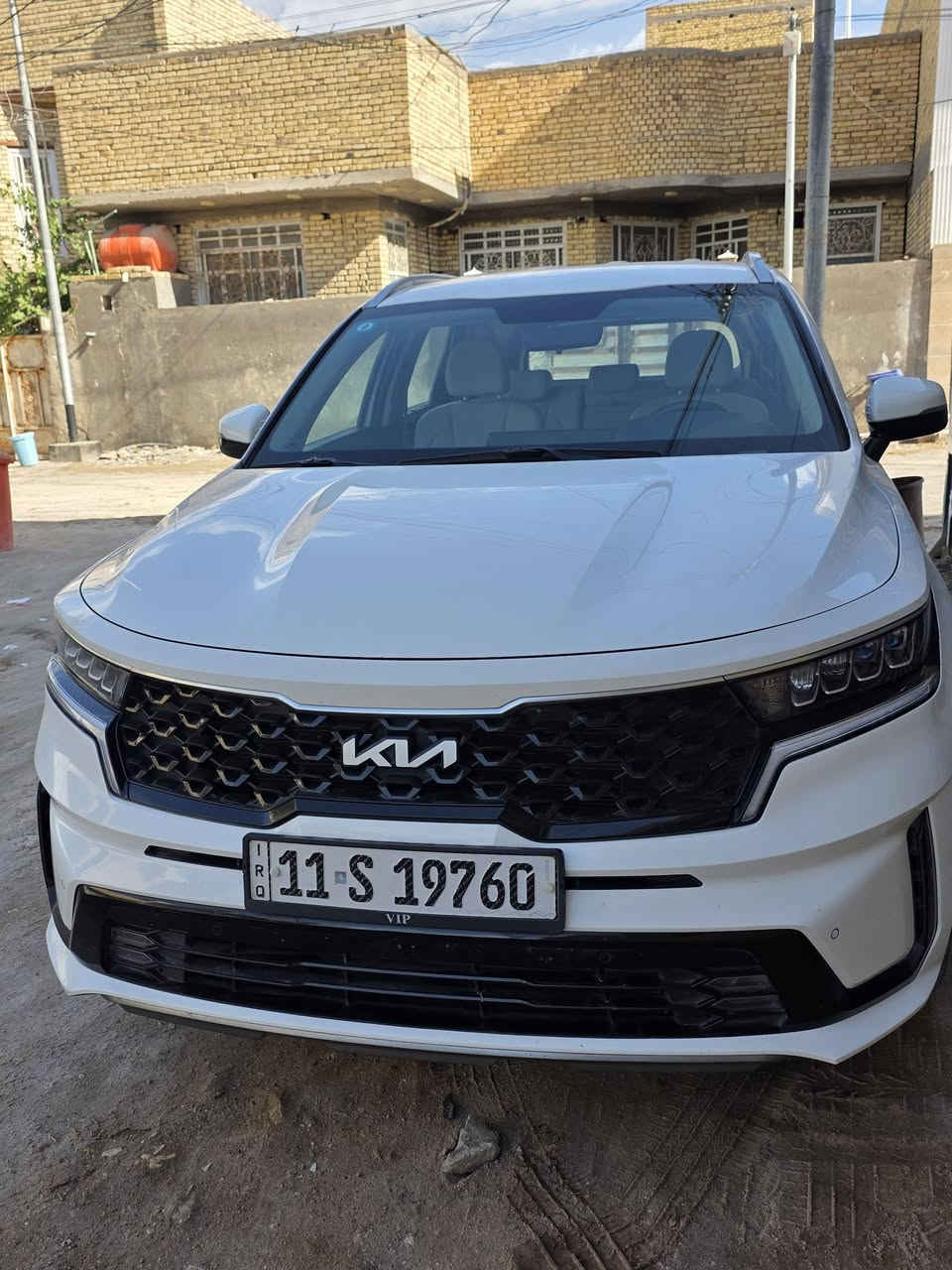 سورنتو ٢٢ رقم بغداد مميز وحلو ماشيه ٨٦ مواصفات جنطه كهرباء حساسات أماميه خلفيه بيه بارد قليل السيارة مكفوله من الصبغ والتبديل سونار موجود مكان السيارة ناصريه  السعر. ٢٩٠ بيه زرع اربع عدسات كلفت ٥٠٠ دولار يعني انسه لايت ضعيف بالدولي موبايل ***********
