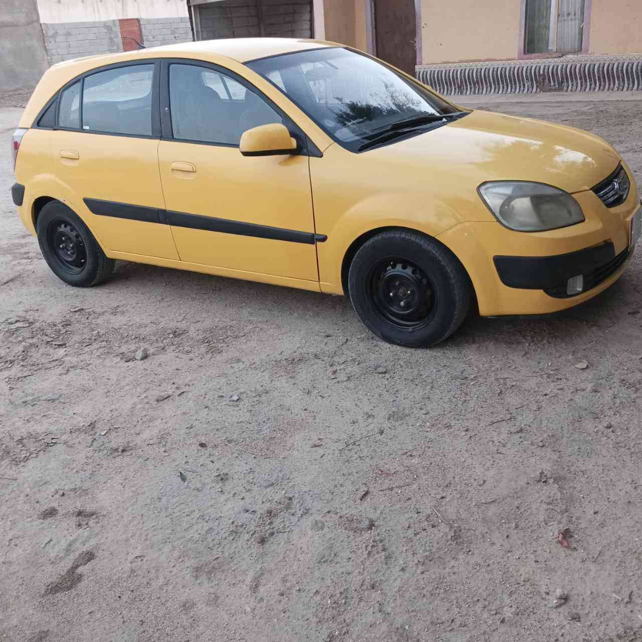 السلام عليكم/ كيا ريو هاش باك 2009  سياره جاهزه مكينه وگير وحداديه مداور ثاني يوم السعر 65$ وبيها مجال قليل المكان ناصريه مركز للاستفسار الاتصال على الرقم ***********
