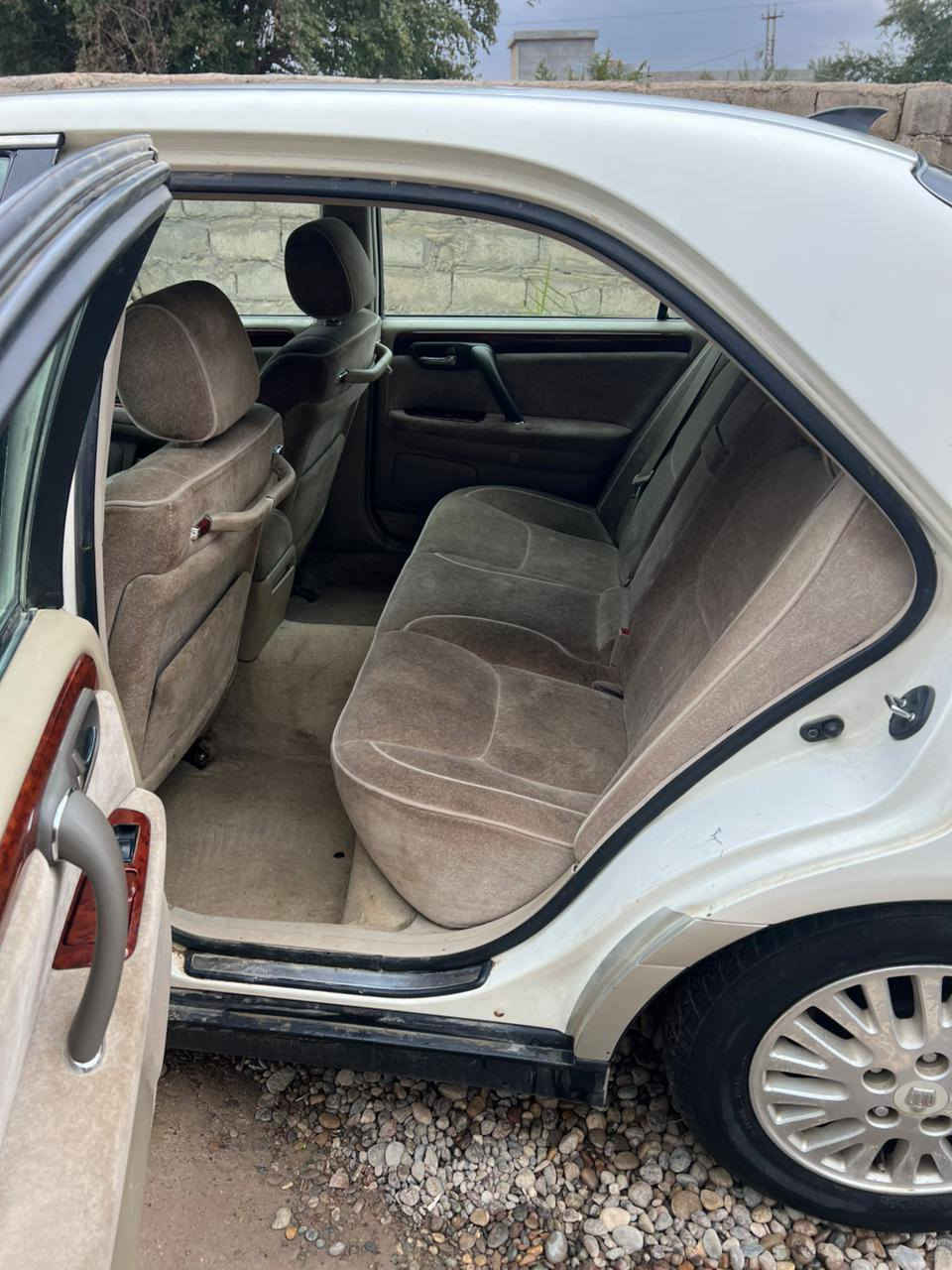 السلام عليكم ملكه 
2002للبيع 
محرك كير شرط 
تدفئه تبريد 
مري شفط 
دكمتين 
صدر نص عمر 
السعر 27 بيها مجال
***********
