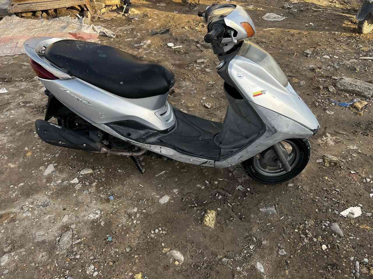 سلام عليكم دراجه بريز نوزل دراجه صارلهه 6 اشهر نزلتهه رمبه على ايدي دراجه جديده وخير من الله وبيهه بلكفرات ملاحضات بسيطه مكاني بغداد سعر (650)رقم لهاتف ***********
