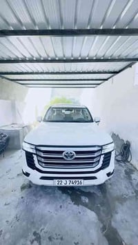 تيوتا لاندكروز موديل 2022 فول مواصفات ماشية70 الف  1- #سلايد روف وبصمة...