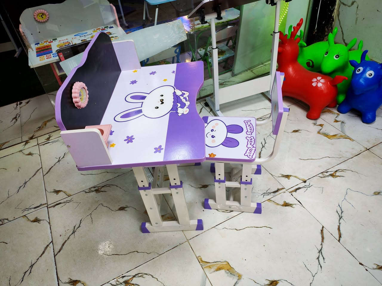 غراض مكتبة للبيع مكان الكوت منطقة حي الجهاد شارع كراج مقابيل مدرسة احمد
***********
