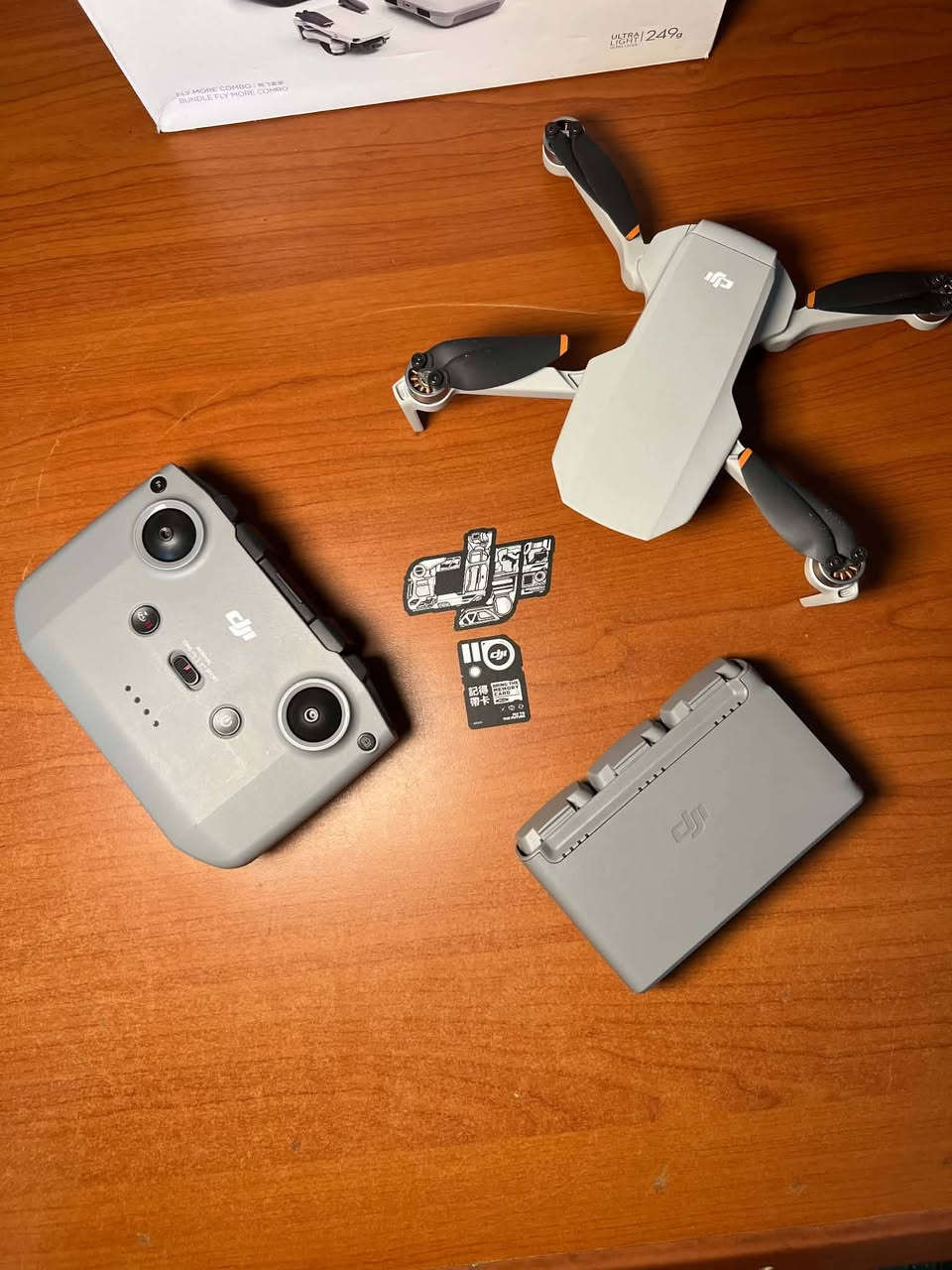 Dji mini 2 combo 
قطعه اخت الجديده استخام كلش بصيط كل ملحقات كامله 
3 بطاريات وشاحنه وجنطه وحمايه ريش ودرنفيس وكيبلات 
وريش اصليه تصوير 4K مكاني بغداد توصيل موجود 
للستفسار  ***********
