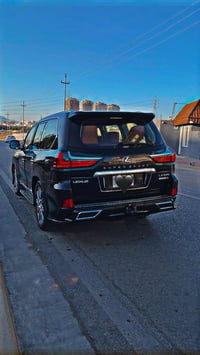 عندي لكزس 2016 lx570 super sport سيارة معروفها مواصفاتها ميحتاج نسولف ...