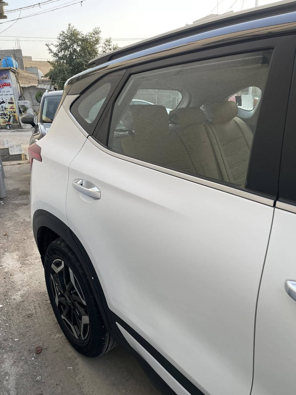 كيا سيلتوس موديل ٢٠٢٤سياره خليجيه
سونر مرفق بصور بيه بارد بحافه بنيد اثر طخه خفيفه وكسر خفيف بلماصده وبيه شبرين صبغ باب ورا صدر وبارد بجاملغات الاماميه على كد إصبع فقط وباقي مكفول سياره بعدها زيرو
رقم اربيل تحويل مباشر سنويه ل٢٩✅
سياره ماشيه 11الف كيلو متر بعدها زيرو
فول مواصفات
بصمه تشغيل 
بصمه ابواب 
اناره داخليه 
كشنات جلد
كشنات تبريد
ثلاث وضعيات قياده
بانوراما
توكلر
شاشه وكاميرا
مكان سياره ديالى بعقوبه *********** اتصال او وتساب
سعرها (١٧٠)وبيه مجال
