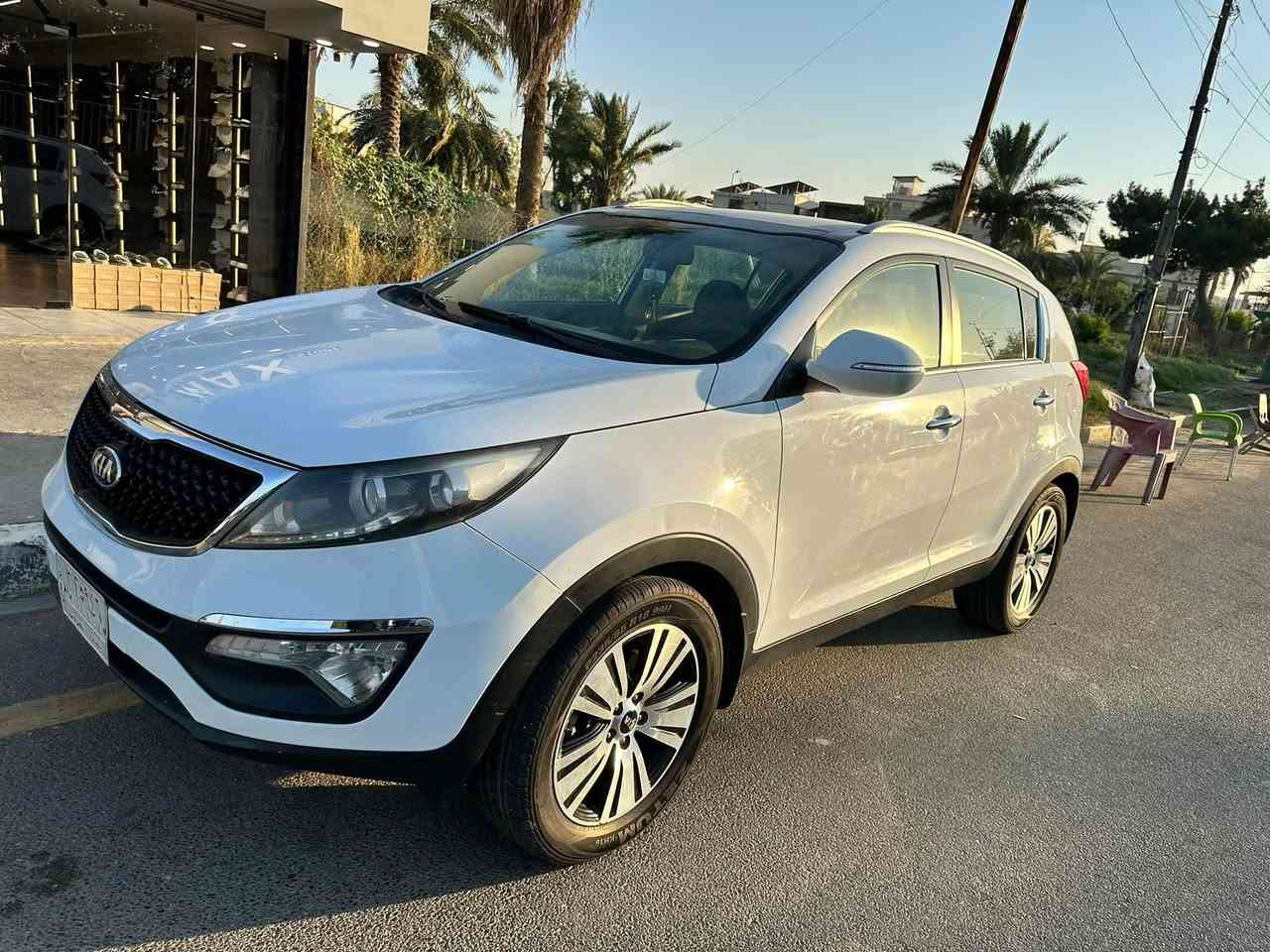 سبورتج 2016 خليجي 
لون ابيض صدفي 
بانوراما 
حساس خلفي 
كاميرة خلفي 
تحكمات ستيرن 
مثبت سرعة 
نظام ايكو 
نظام Abs 
ثلاجة بالجكمجة 
تحكم عدسة 
مراية جانبية كهربائية 
اشارة بالمراية 
ويل كب حجم 18 
كشنات مخمل 
مكينة 2000 
ماشية 110 قابلة للزيادة 
رقم بغداد
السعر 163 و بيهة مجال بسيط
هاتف 
***********

