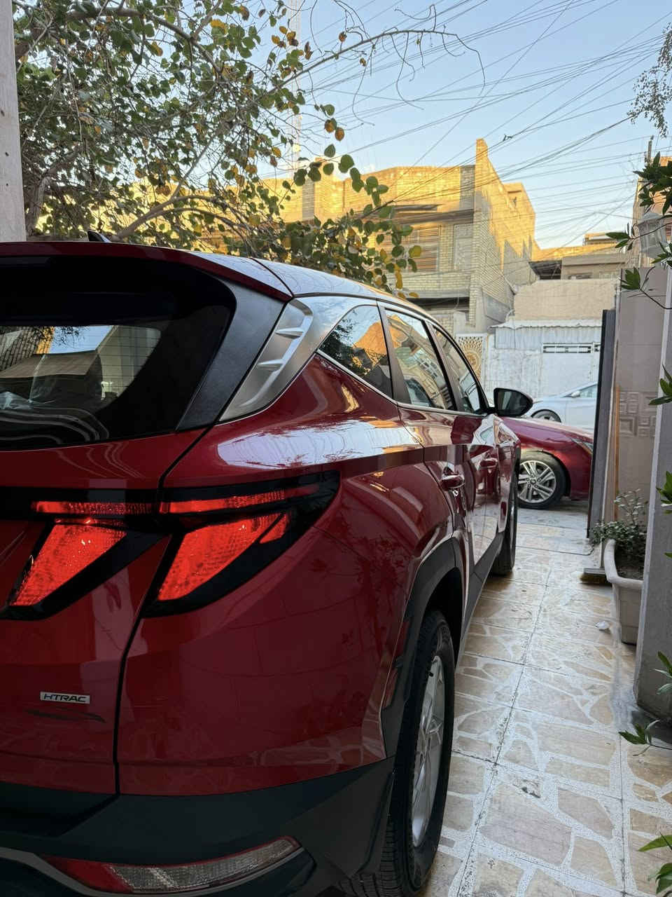 السلام عليكم ورحمة الله وبركاته توسان 2023 دخول جديد بدون لوحات تترقم جميع المحافضات  السياره نص فول سايد بريك دكمه 5 انضمه قياده رادارات  قياده ذاتيه  شاشه كبيره منفيس باسمي   بيهه حادثهه حافه البنيد فقط واجه الجملغ مفتوح بس شدوليا  سعر السياره 165 وبيهه مجال انشاءالله  عنوان حي اور ال 600 
السياره جديده وبل عافيه على الياخذهه 
***********

