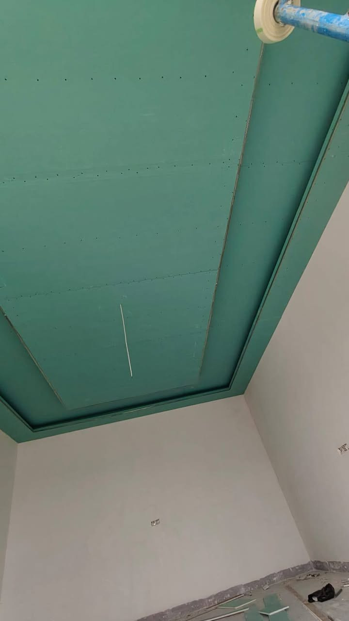 تم تركيب الواح الجبس بورد(قيد التنفيذ) وتركيب السقف الثانوي لمنزل أحد زبائننا الكرام بواسطة كادر مكتبنا وبإشراف هندسي.
عنوان المكتب: ناحية الشورة - مقابل المتنزه 
م.محمد / ***********
