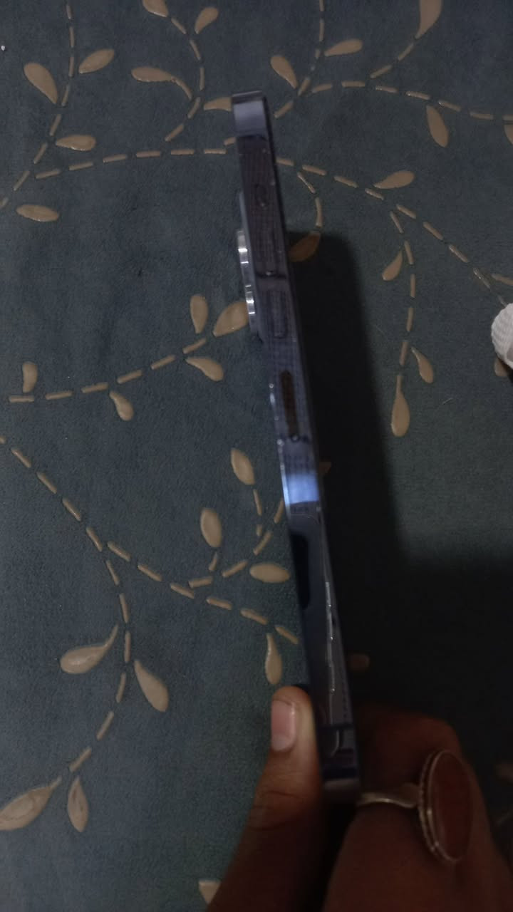 سلام عليكم ١٣برو ماكس الجهاز نضيف مثل ما موضح بل صوره او بطاريته ٧٨الجهاز جديد او ضهره بي فطر مبدل فقط كامرات الباقي بلادي شرق اوسط شرط السعر ٥٥٠وبي مجال كلش بصيط يرهم مراوس ب١٣ رقمي*********** مكاني كربلاء
