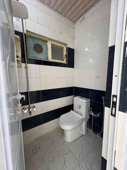 مشتمل للبيع الشعب خلف سوك شلال قرب فلكه الثانيه
مساحه ٧٠ متر 

ستقبال وحولي وخدمات وغرفه نوم

الطابق الثاني (٢) نوم وخدمات 

الطابق الثالث غرفه كبيره 

معروض بمكتب الكناني ***********

السعر ١٧٠ مليون وبي مجال
