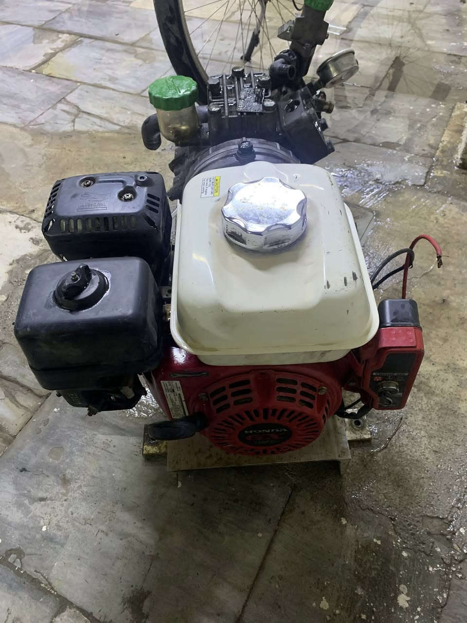 يالله
ماطورات هوندا ياباني اصلي
والمضخه ايطالي ٤٠ بار اصلي( زرااااعي ) 
حلوات وجدد
بغداد / بارك السعدون
***********
