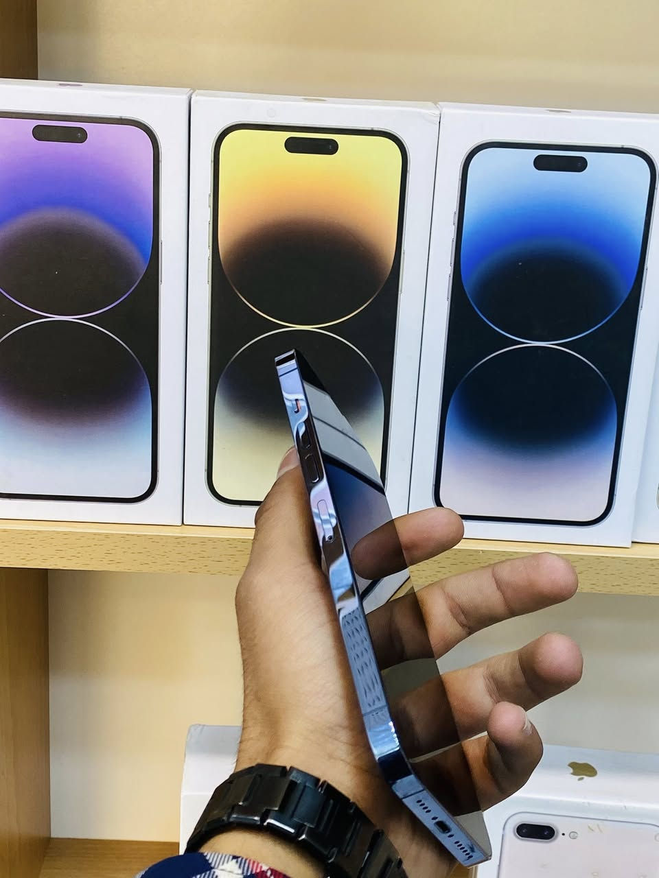 📱 iPhone 13 Pro Max 

السعة: 256GB

🔹 حالة الجهاز: نظافة 100%
🔹 صحة البطارية: 95%
🔹 الاستخدام: قليل جداً
🔹 الجهاز: أصلي 100%
🔹 الملحقات: كاملة أصلية
🔹 الضمان: مشمولة
🔹 السعر: مناسب وقابل للتفاوض بالمعقول

📞 رقم التواصل:
***********

📍 العنوان:
القطاع – شارع المدارس – مقابل مدرسة الأندلس
مركز الشمس 2
