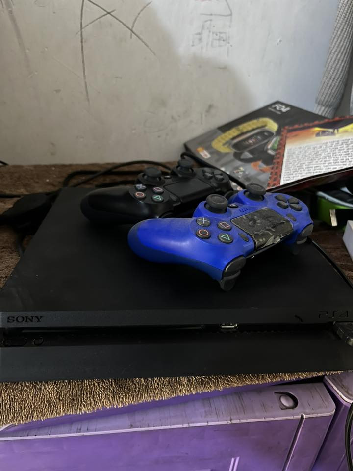 بلي فور مهكر لوك ستيكر ممستعمل الله شاهد نضيف كلش يدتين ويا وكيبلات وكارتونه مالته السعر 300 وبي مجال للتواصل
***********
