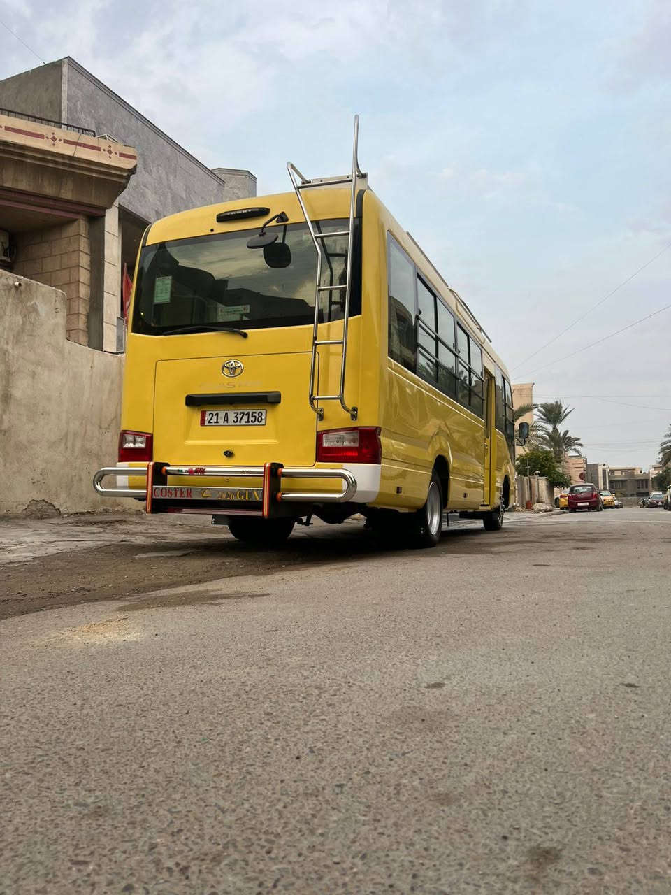 كوستر 2017 فيرنه مصبوغه من الكويت أو مابيها اي اعاده
السياره تخم تاير صدر امامي أو خلفي جديد كير مكينه خير من الله أو الاكسل بيه ونه خفيفه من ١٠٠الر ١١٠ السياره خير من الله 
معروضه 435 أو بيها مجال كلش بصيط 
للاستفسار ***********
