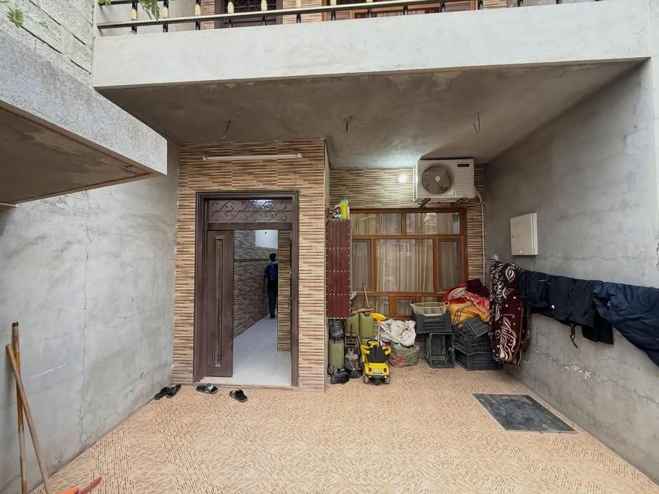 🏠 خانوو بۆ فرۆشتن - کەلار 

کۆدی ڕیکلام: •277•

ئەگەر بەدوای خانوویەکی خاوێن و شوێنێکی گونجاودا دەگەڕێیت، ئەم موڵکە دەرفەتێکی نایابە:

• 📍 ناونیشان: کەلار - پشت بازاڕی سۆران.

• 📐 ڕووبەر: ١٠٠ مەتر (دوو نهۆم).

• 🛣️ تایبەتمەندی کۆڵان: کۆڵانی فراوان و خۆش.

• 🕌 خزمەتگوزاری: زۆر نزیک لە قوتابخانە و مزگەوت (گونجاوە بۆ خێزان).

🧱 پێکهاتەی ناوەوە (فوول کاشی):
ئەم خانوە بە شێوازێکی مۆدێرن و خاوێن کارکراوە:

• 🛋️ ژووری میوان (فراوان)
• 📺 هۆڵ
• 🛌 ژووری نوستن
• 🍳 مەتبەخ
• 🚿 مشتەمەلات

📞 بۆ پەیوەندی و زانیاری زیاتر:
بۆ زانینی نرخ و بینینی خانوەکە لە نزیکەوە، پەیوەندی بکەن بەم ژمارانەی خوارەوە:
• 📥 ***********
• 📥 ***********
• 📥 ***********

🎥 بۆ بینینی ڤیدیۆی ئەم موڵکانە
لە TikTok بینەرمان بن 👇

https://www.tiktok.com/@kalarmullk

#kalar #کەلار #کەلارمووڵک #kalarmullk #خانووبۆفرۆشتن موڵک
