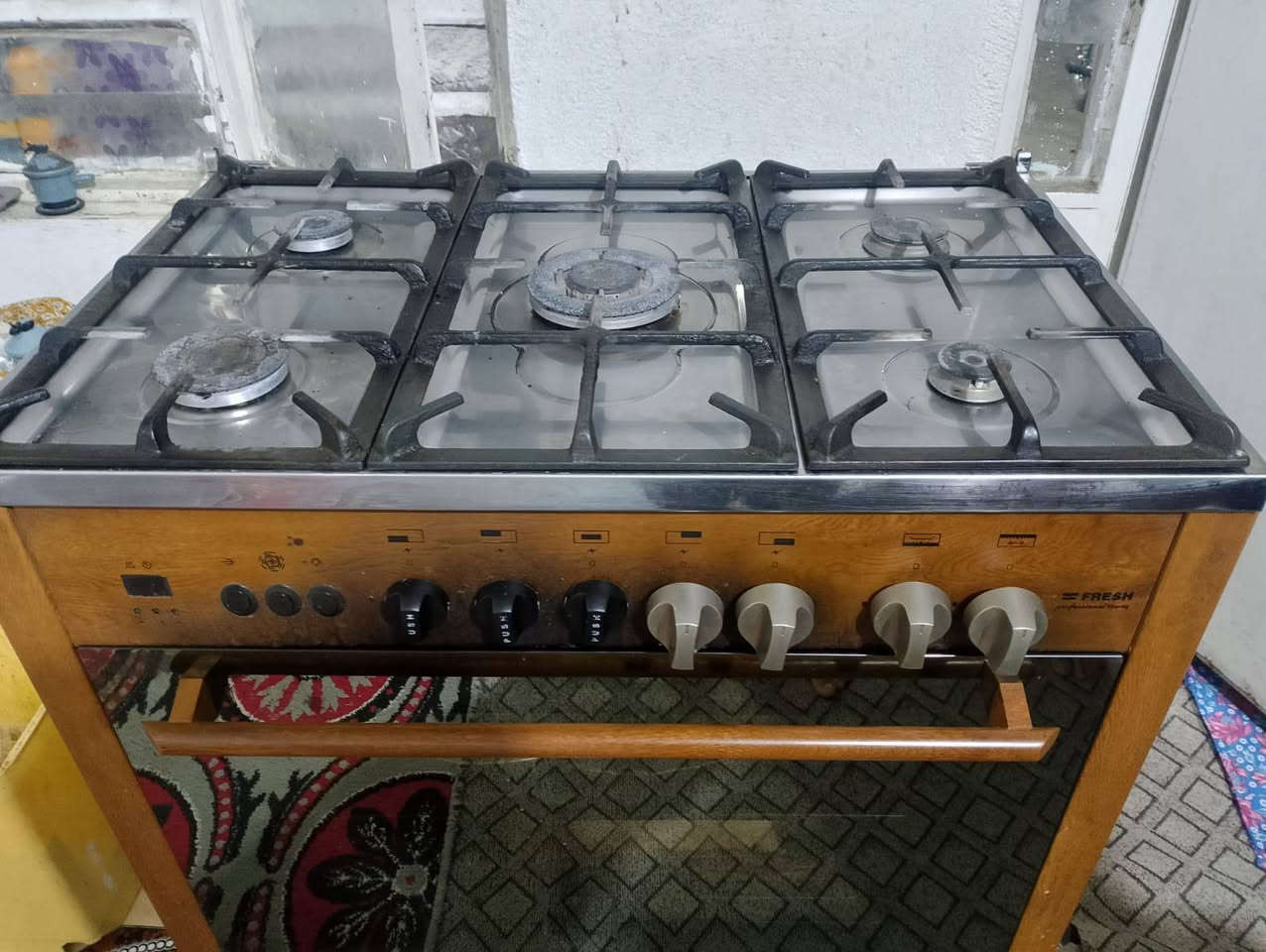 السلام عليكم طباخ 5عيون افرش اخو لجديك كله شغال من فرن من جداحه 
العنوان الشعله لستفسار ***********
