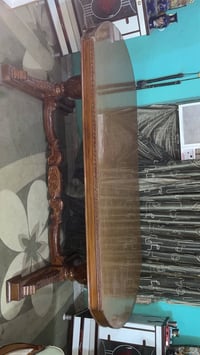 ميز خشب  صاج بورمي حفر طولة مترين ونص وعرضة متر ونص عمرة 75 سنة للتواص...