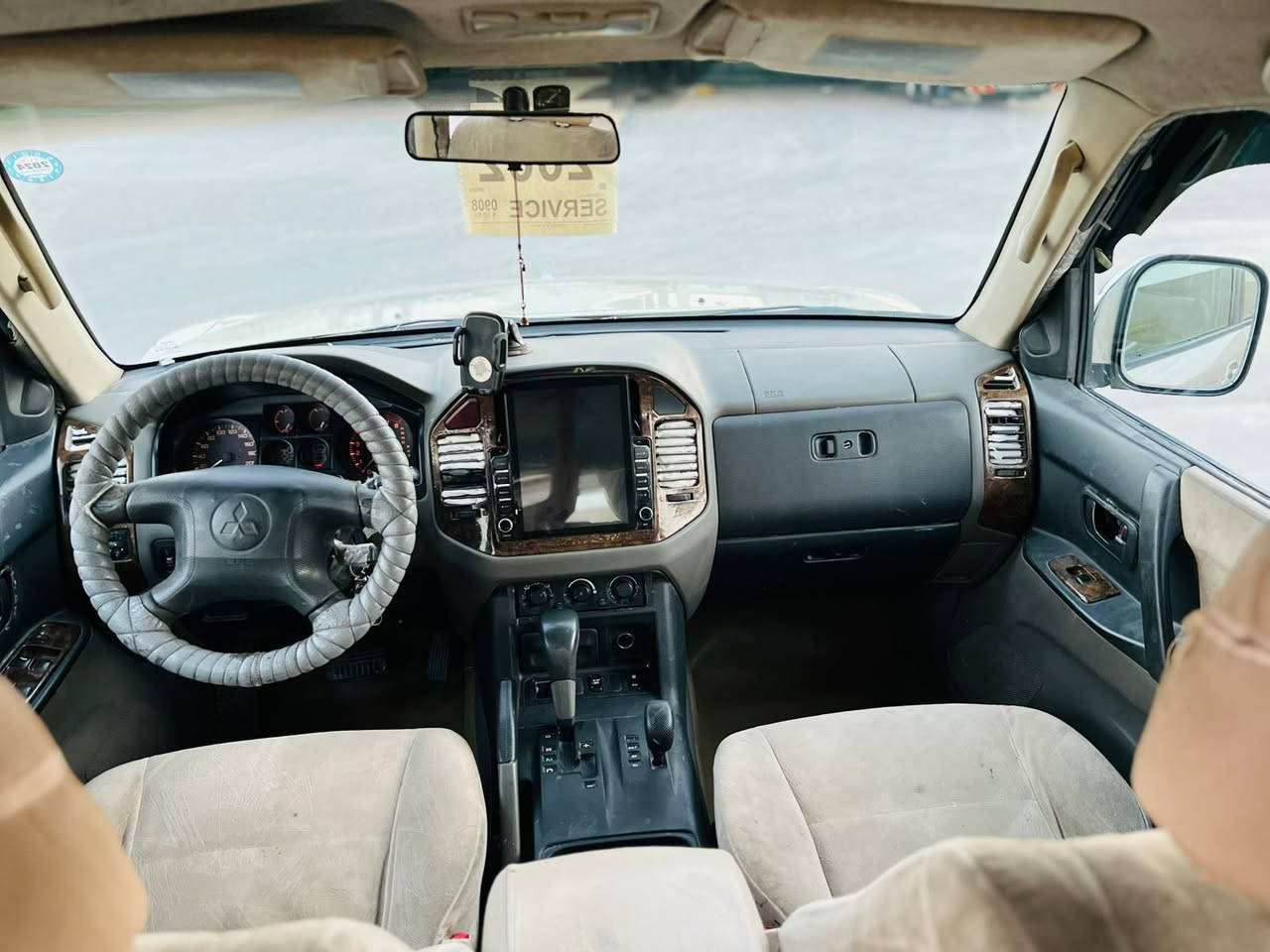 السلام عليكم للبيع باجيرو موديل 2002 رقم سليمانيه دولي جديد مكينه وكير بلاد حداديه حلوه طخم تاير تبريد شغال مكفوله من الكص ونقل وكافه الاصوليات العنوان البصره الزبير 
الرقم /***********
