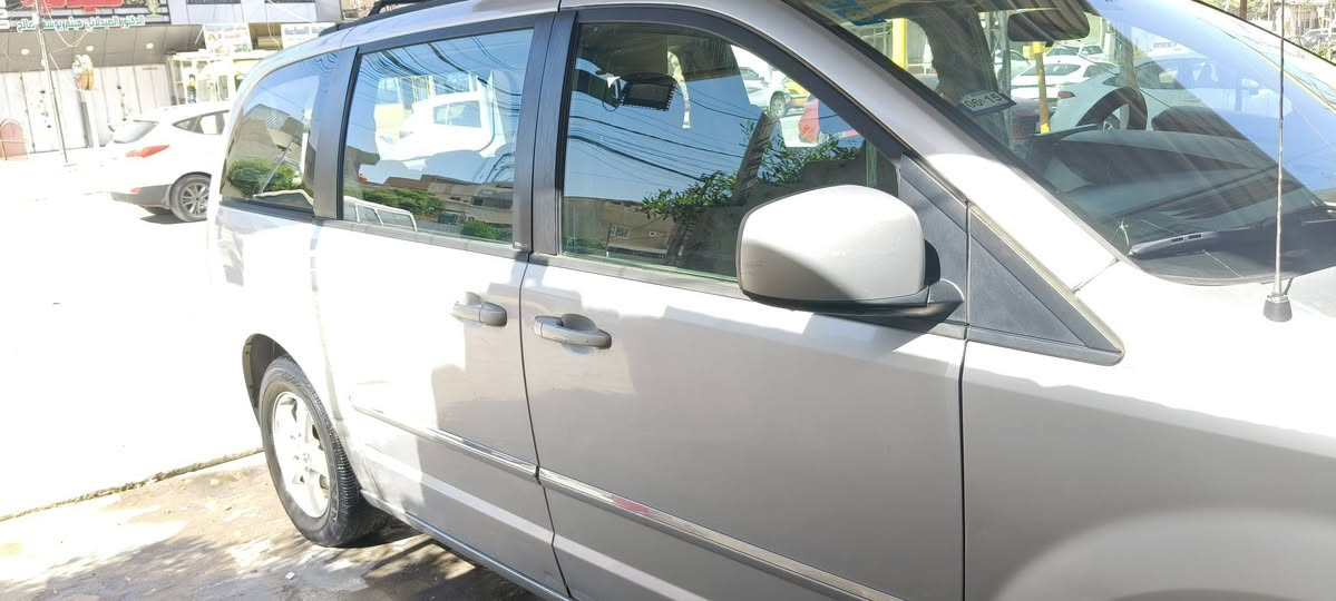 السلام عليكم سيارة دودج كرفان 2008 SXT 3.8 للبيع
سيارة كلين تايتل داخله بيها باب الصندوق مبدل بدون حادث هوة والدعاميه الخلفية 
كشنات سياحي بلع 
فرس سقف وسطي 
4 ويل كب 
كشن سائق كهربائي 
شاشه اندرويد
مثبت سرعه 
بيبان كهربائي 
جامات 6 كهربائي 
ادامه كامله وجديده 
دهن مكينه جديد
ماء راديتر جديد زيتي 
منظومه تبريد جديده 
صدر امامي جديد 
كير ومكينه مكفولات بيها بس نضوح شي بسيط كلش من الكير بسبب الكيس مالته انفتح تبديل فلاتر والي رجعه ممرجعه بلادي بس بدون اي تنقيص بالدهن
سنويه جديده هزه جديده رقم جديد السيارة باسمي سيارة نظيفه ومال بيت ماشيه 142 كيلو وسيارة خير من الله عزم ورزانه شغل واطلع لاي مكان يعجبك سيارة رقمها بغداد وعارضها ب 116 وبيها مجال بسيط كلش حك الجيه 
***********
